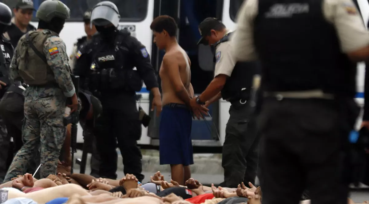 Zeci de persoane, arestate în Ecuador după o tentativă de asalt asupra unui spital, în care era tratat un membru al unei organizații criminale