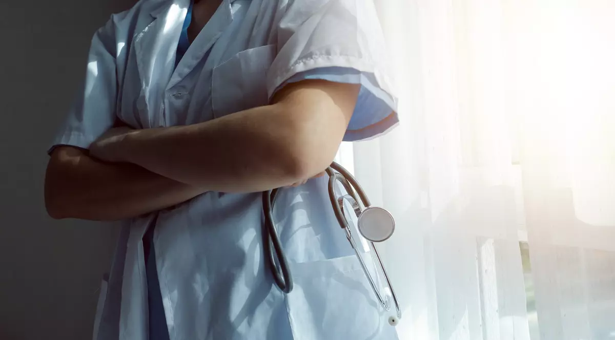 Primele reţineri în cazul diplomelor false de asistenți medicali, obținute de italieni. Cum erau ademeniţi elevii la şcoala din Reghin