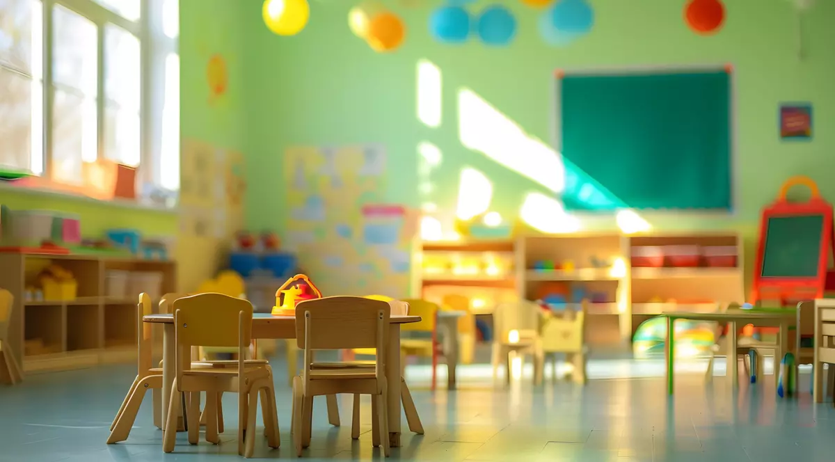 Educatoarea de la „grădinița privată” din Popești-Leordeni, înregistrată când țipa și amenința copiii, a fost reținută pentru 24 de ore