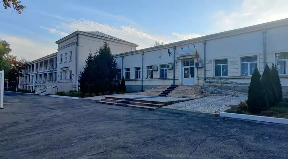 O asistentă medicală din Galați, reținută sub acuzația că a furat bani, bunuri şi vouchere de vacanţă de la colegi și de la pacienți