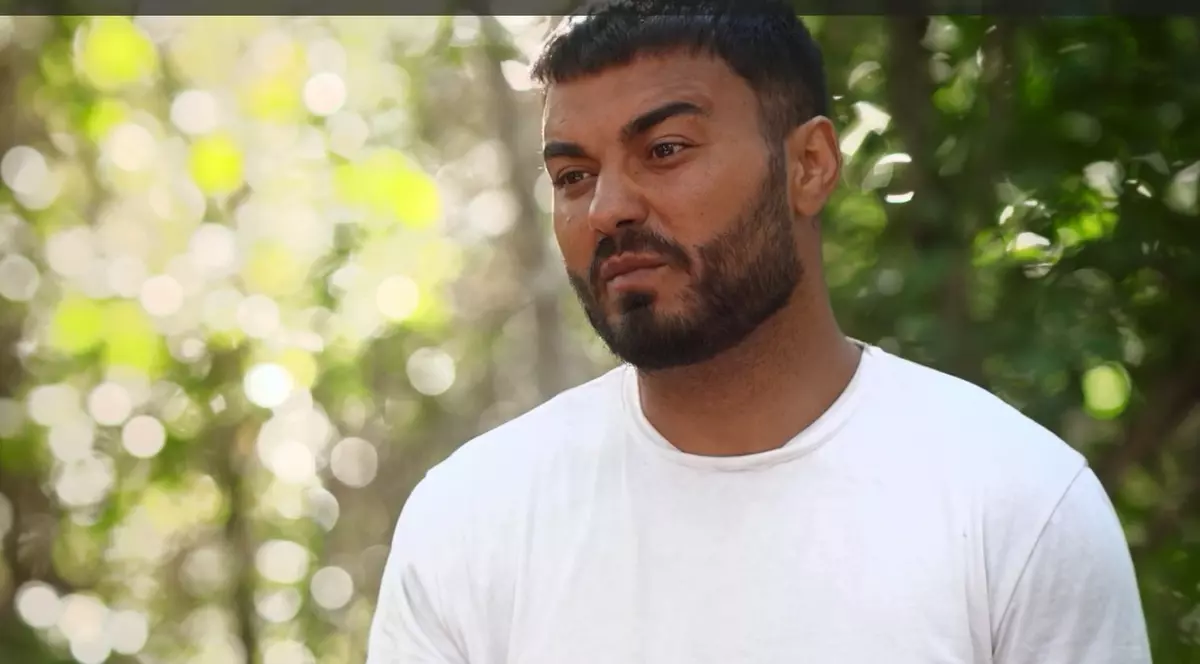 Jador a fost descalificat de la Survivor All Stars, în urma unei grave greșeli. Gestul făcut de artist i-a determinat pe producătorii emisiunii să ia măsuri
