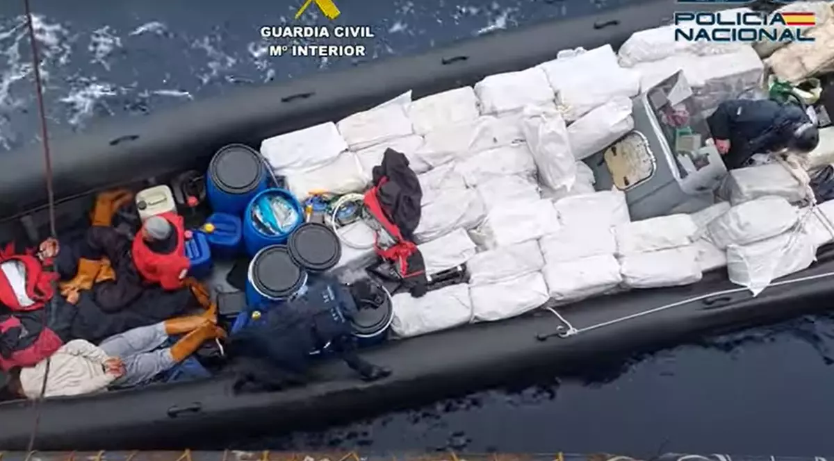 Român arestat, după ce a fost găsit la bordul unei nave cu peste 4 tone de cocaină, în largul Insulelor Canare | VIDEO