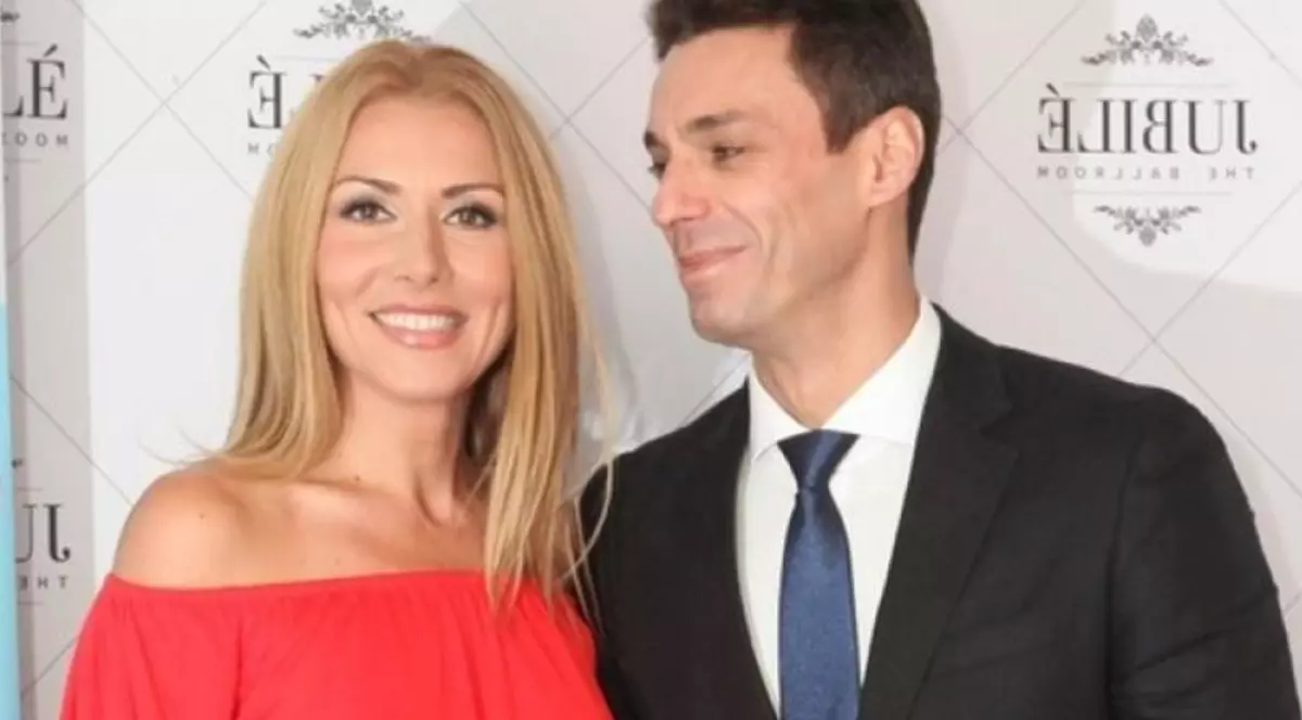 Motivul pentru care Carmen Brumă refuză să se afișeze cu Mircea Badea și să vorbească despre el. Formează un cuplu de 25 de ani