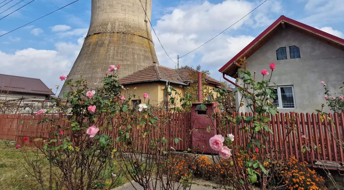 Fosta termocentrală pe cărbune din Doiceşti a funcţionat din 1953 până în 2009. După închidere, a trecut prin toate etapele destrămării, începând cu vânzarea la un preţul modic şi terminând cu demolarea unor părţi din construcţie. 