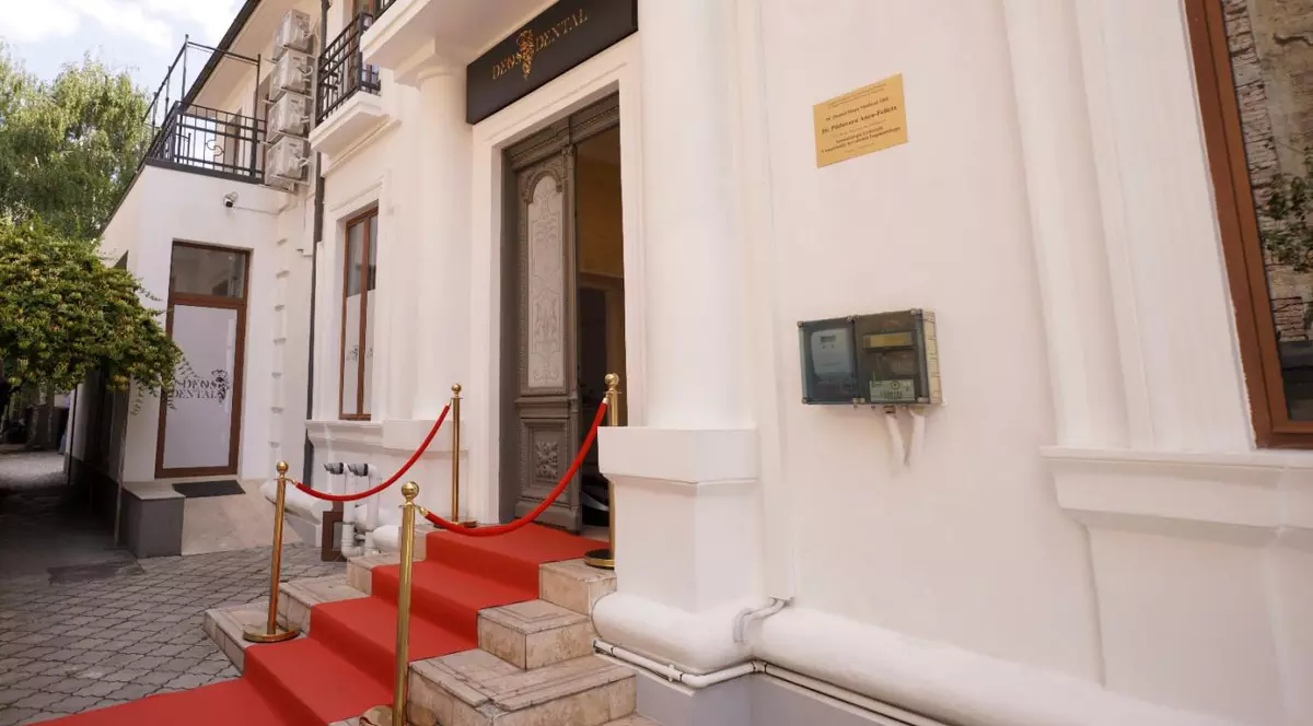 Ai grijă de sănătatea ta orală cu ajutorul serviciilor stomatologice eficiente și variate oferite de clinica Deos Dental