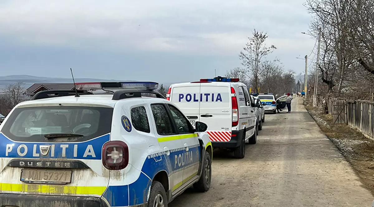 Mamă și fiică, găsite moarte de poștaș, într-o casă din Vaslui. Polițiștii au mai descoperit cadavrul mumificat al unui bărbat, când au ajuns la fața locului