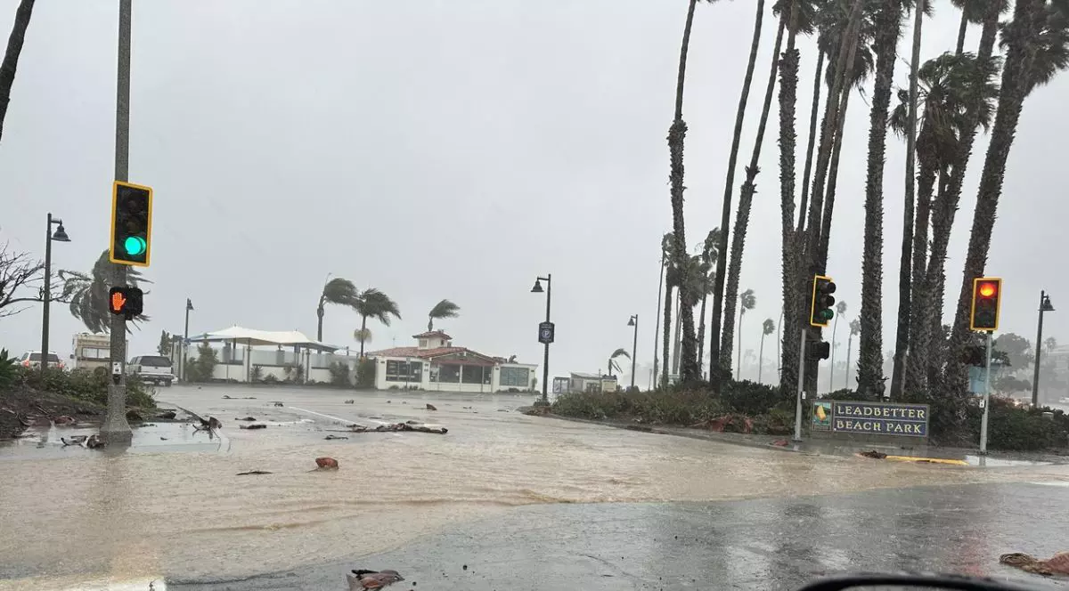 Stare de urgență în California, care se confruntă cu o furtună ridicată la nivelul de „ciclon-bombă”