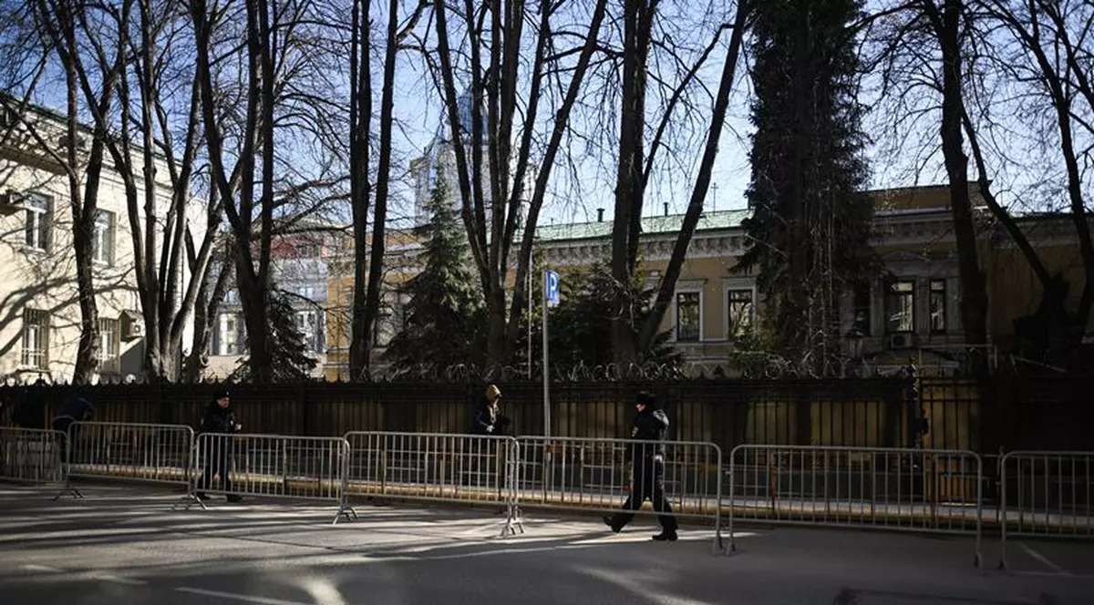 Rusia a reziliat contractele de închiriere a terenurilor pe care se află Ambasada Ucrainei la Moscova