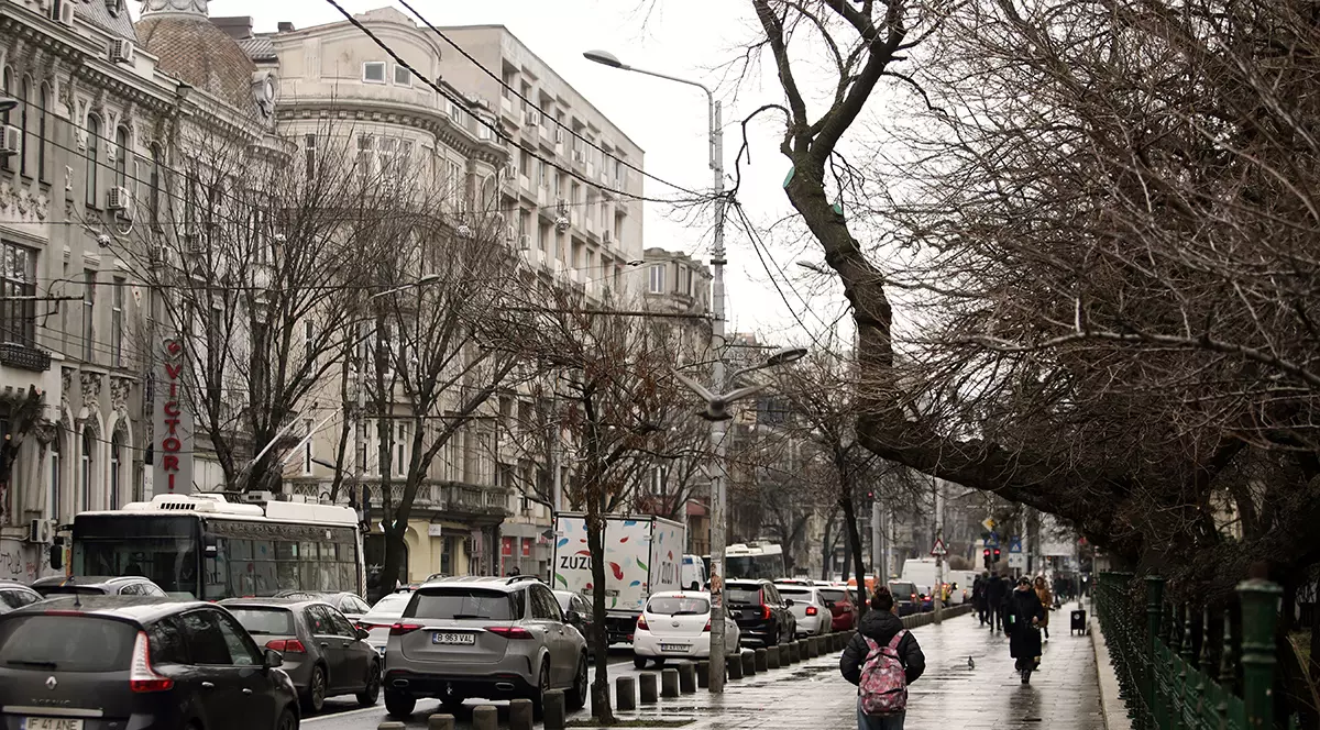 Alertele meteo, prelungite: județele aflate sub cod galben de vânt puternic. În București sunt anunțate ploi