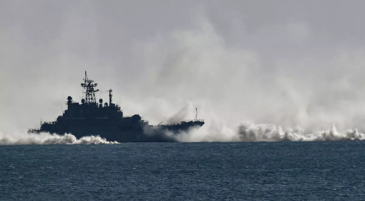 VIDEO: „Nava Cezar Kunikov a fost scufundată”. Ucraina publică imagini cu atacul cu drone maritime asupra navei ruse din Marea Neagră