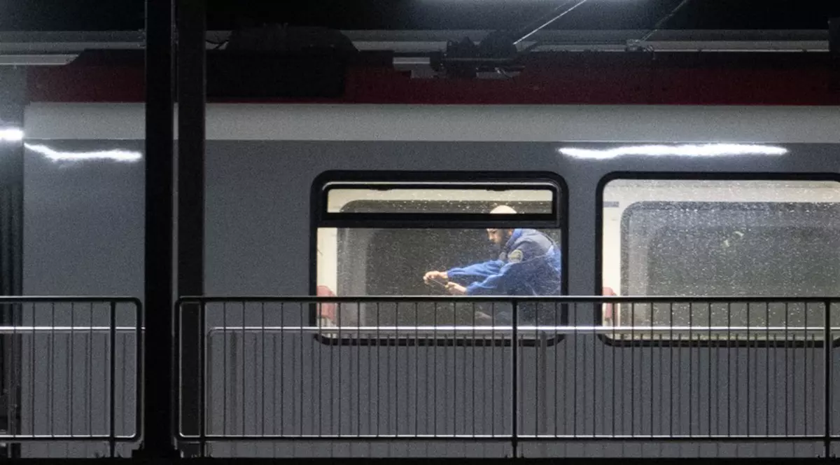 Toți pasagerii unui tren din Elveția au fost luați ostatici de un iranian. Poliția l-a ucis după 4 ore: „Nici terorist, nici jihadist”