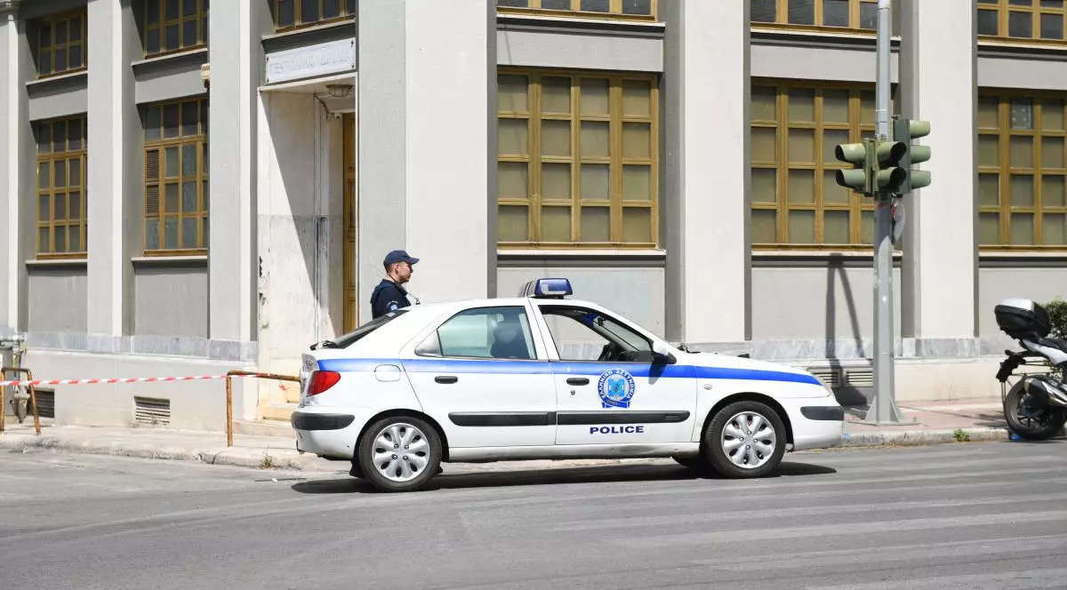 Explozie în fața Ministerului Muncii din Atena. Un apel telefonic către un ziar a anunțat amplasarea dispozitivului în zonă
