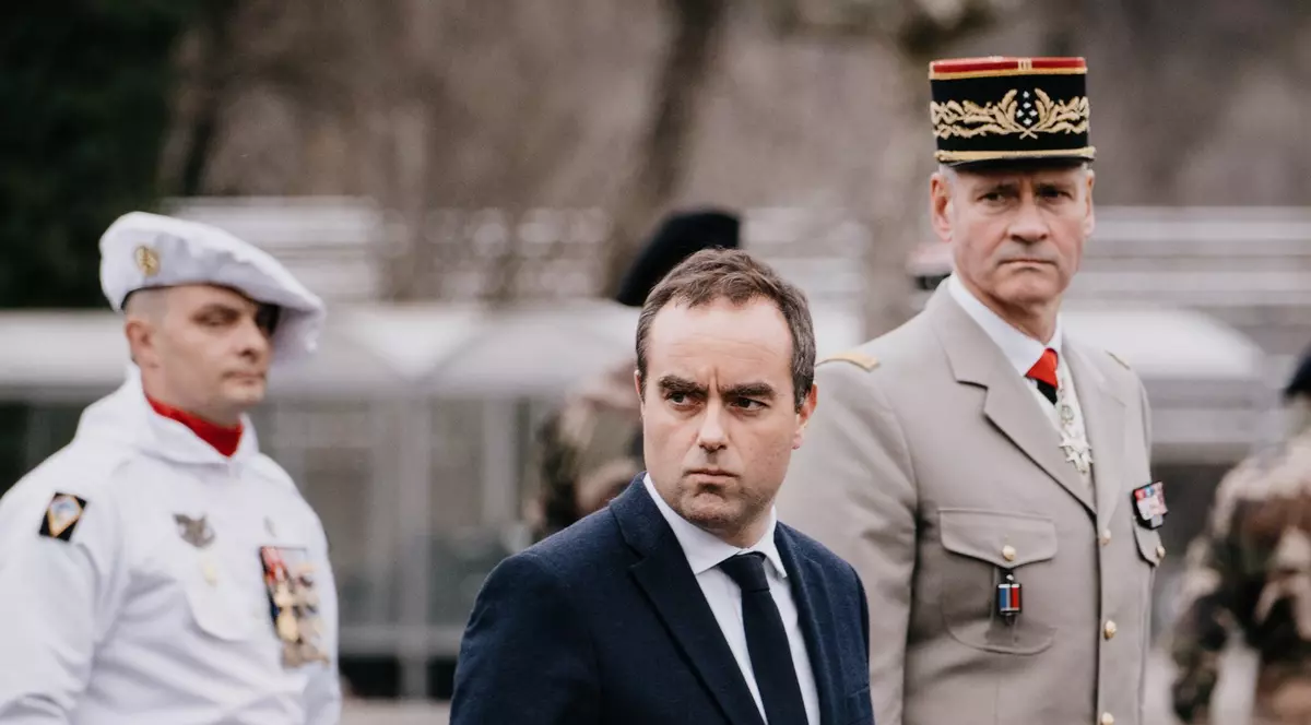 Franța crește cheltuielile cu apărarea pentru a atinge de anul acesta pragul de 2% din PIB impus de NATO