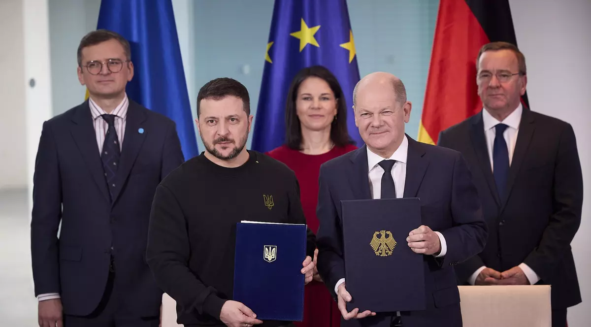 „Acord istoric" între Scholz și Zelenski, alături de un sprijin militar de un miliard de euro. Germania va fi, în premieră, garant al securității Ucrainei