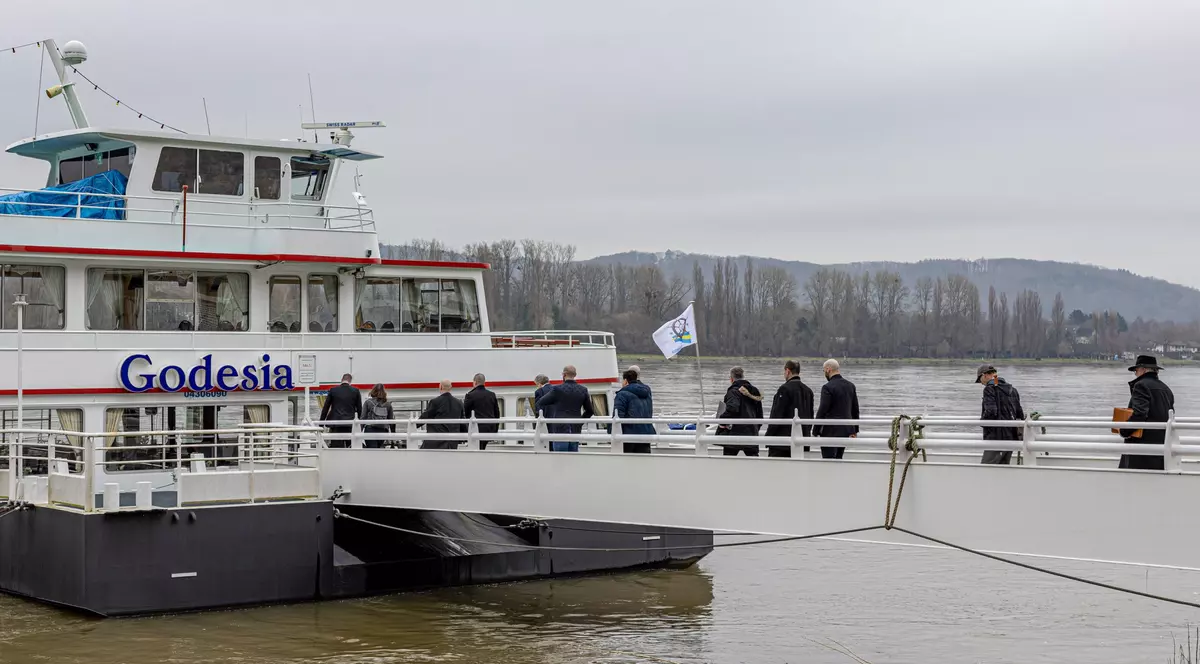 AfD are rival: Fostul șef al spionajului german, monitorizat pentru extremism, și-a lansat partid. Congresul a fost organizat pe o barcă | VIDEO