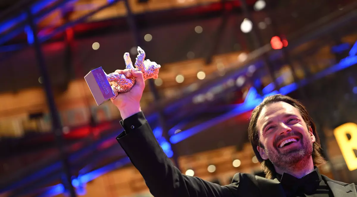 Sebastian Stan, după ce a câștigat Ursul de Argint la Berlinala 2024: „Pentru un băieţel din România, acest lucru înseamnă foarte mult”