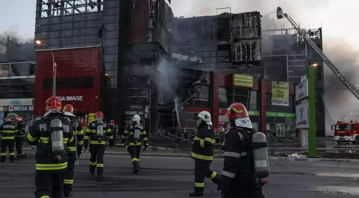 Proprietarii unui magazin de bijuterii îi acuză pe pompieri de furt, după incendiul de la Prosper Plaza
