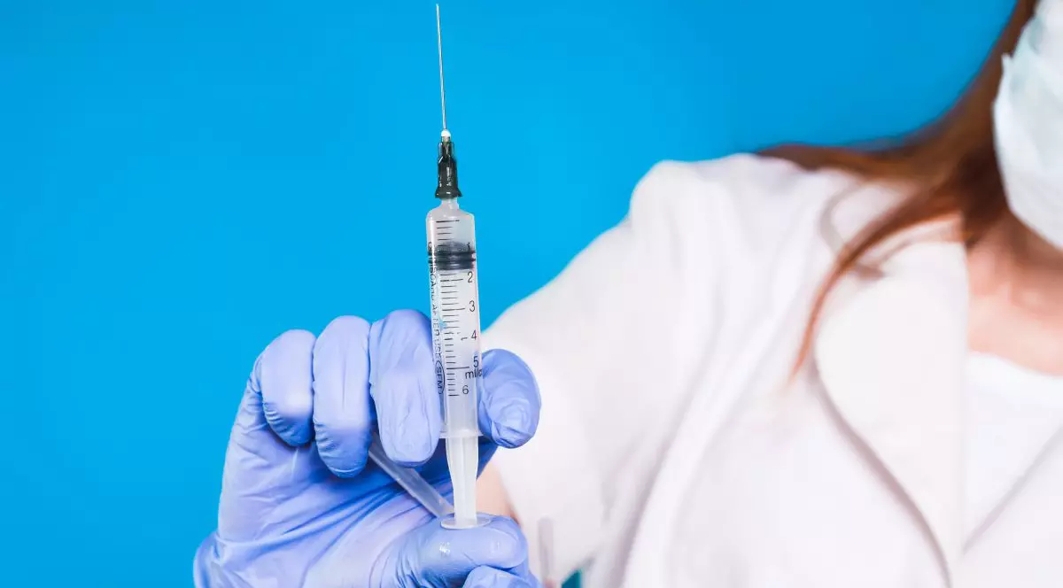 Prima fabrică de seringi de unică folosinţă din România, scoasă la licitație. Care este prețul de pornire