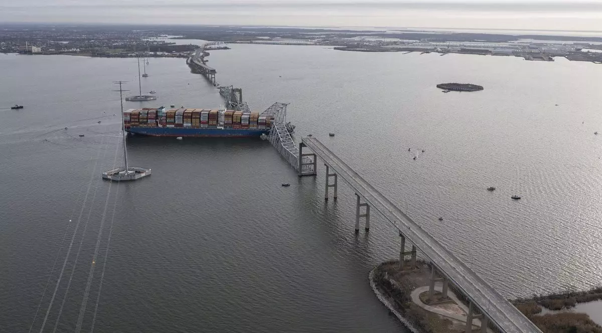 Șase muncitori care astupau gropi în asfalt pe podul prăbușit din Baltimore se presupune că sunt morți, după ce au căzut în apă