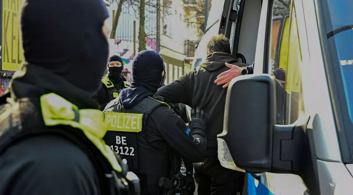 Operațiune antiteroristă la Berlin, vizând facțiunea Armata Roşie. Două persoane au fost arestate
