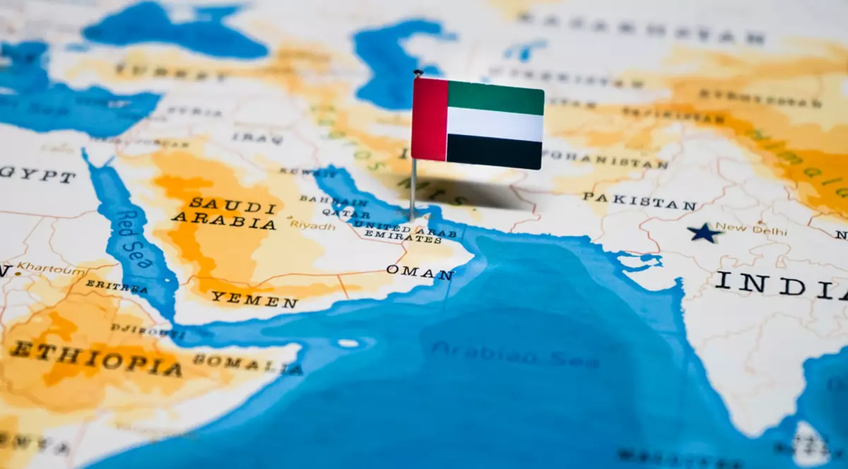 Curiozități despre Emiratele Arabe Unite - Imagine cu harta Orientului Mijlociu, în care Emiratele Arabe Unite sunt marcate cu un steguleţ