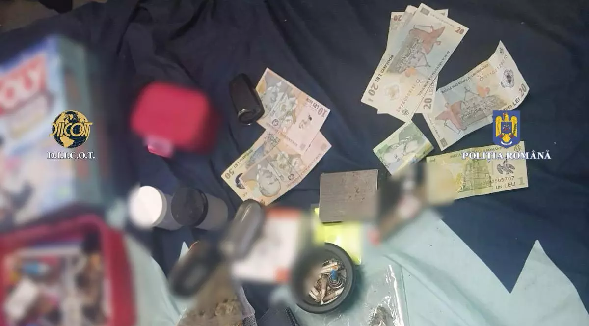 Șapte persoane care vindeau canabis și „cristal” în Gorj, reținute de DIICOT. Printre clienți se aflau și elevi. Cât costa un gram