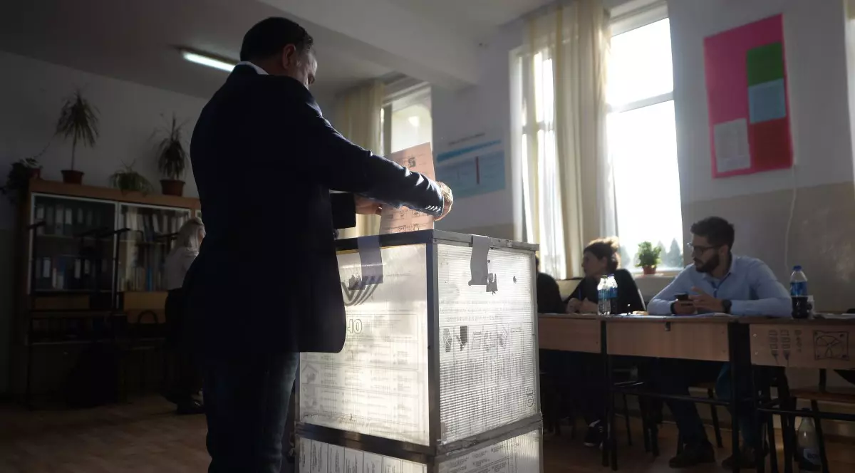 Alegerile prezidențiale pot fi organizate în septembrie, a decis Parlamentul. Legea a fost atacată la CCR de USR și Forța Dreptei