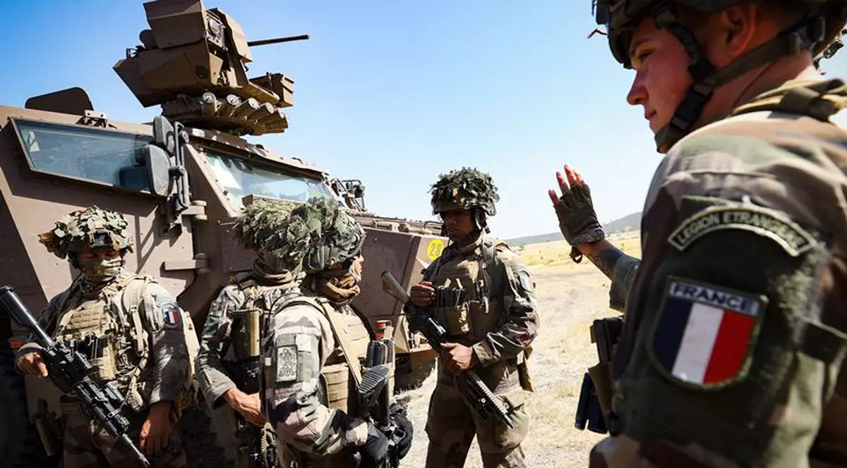 Franța pregătește un contingent militar care va fi trimis în Ucraina, spune șeful spionajului rus. „Va deveni o țintă prioritară”