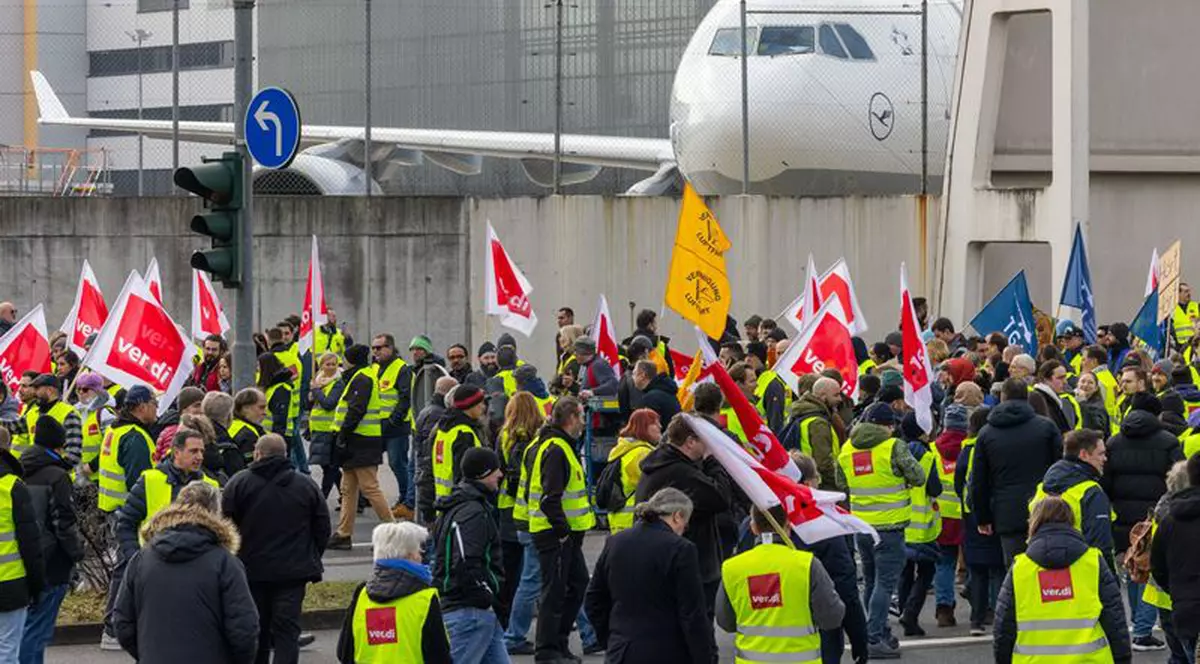 MAE, atenționare de călătorie pentru românii care merg în Germania. Greve ale însoțitorilor de bord de la Lufthansa