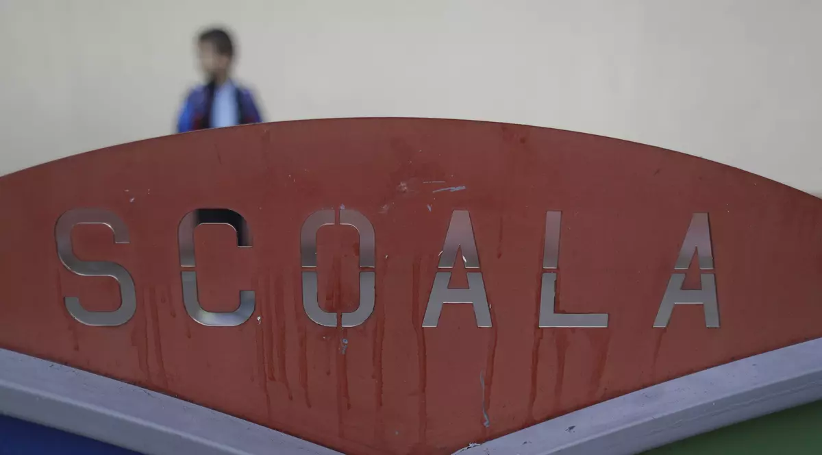 Protest în fața școlii „Nicolae Titulescu” din București, după ce o mamă a acuzat că fiul ei a fost agresat sexual. Părinții acuză o „mușamalizare”, conducerea „a considerat oportun să fie discreție”