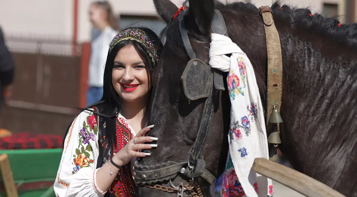 FOTO. Am asistat la sărbătoarea „Paștele Cailor”, cunoscută și sub numele de „Tudorița”. Unicul eveniment are loc în comunitatea de bulgari, din Târgoviște