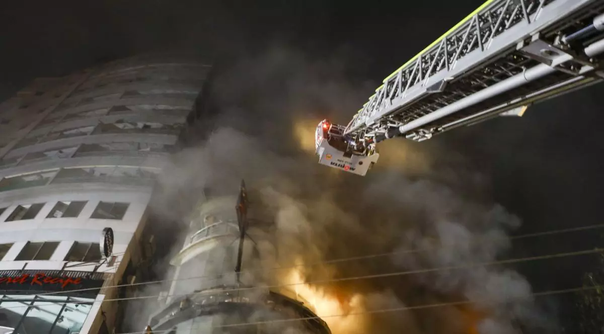 Incendiu puternic într-o clădire din capitala Bangladesh-ului. Cel puțin 45 de persoane au murit