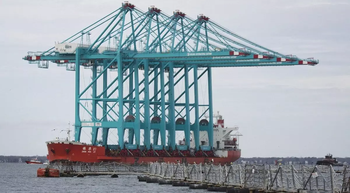 „Macarale de spionaj” chinezești, în porturile maritime americane, echipate cu modemuri secrete care ar putea fi folosite pentru spionaj sau sabotaj