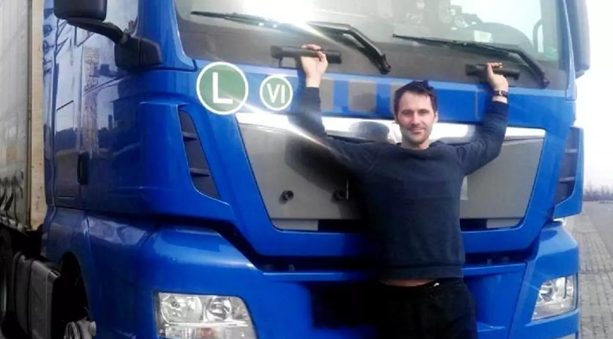 Migrantul care a ucis cu o macetă un șofer român de TIR, sub ochii soției acestuia, a fost condamnat, în Franța
