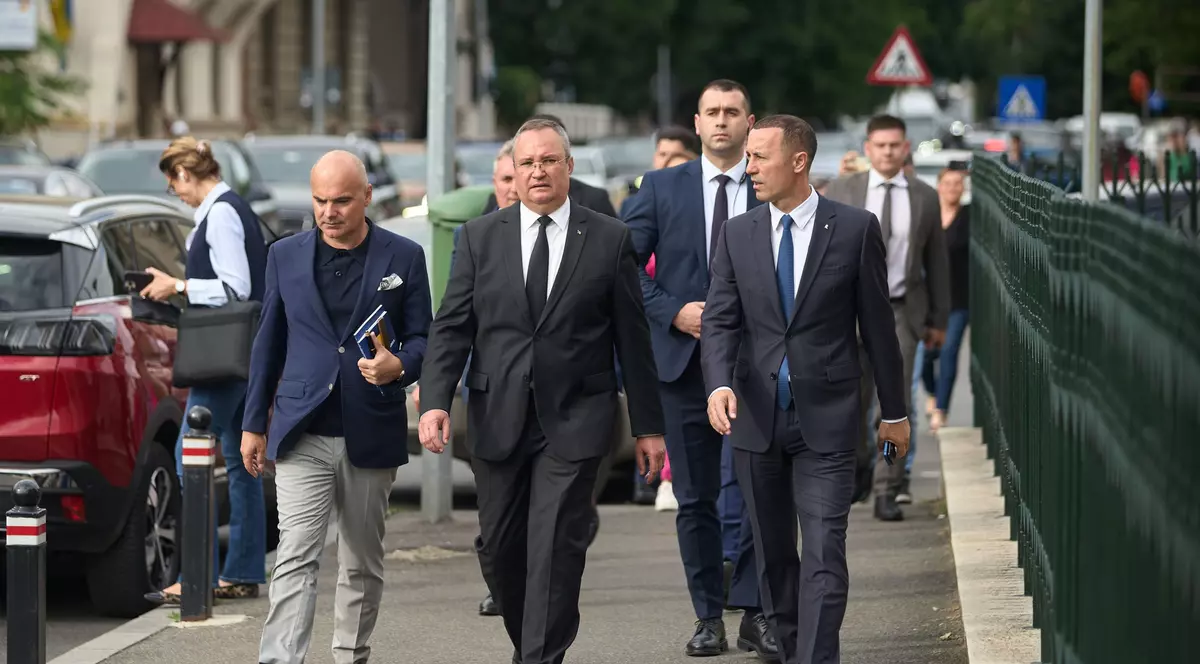 Ciolacu anunță că PSD nu îl susține pe Iulian Dumitrescu, cercetat pentru corupție, la șefia CJ Prahova. Ciucă evită un răspuns direct