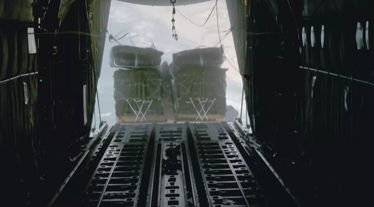 Armata americană a paraşutat ajutoare în Gaza, după ce peste 100 de palestinieni au fost ucişi în timp ce aşteptau camioanele umanitare | VIDEO