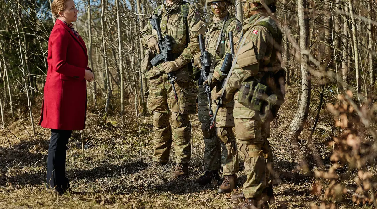 Danemarca va începe să înroleze femei în armată. „Ne reînarmăm chiar acum pentru a evita războiul”, spune șefa guvernului