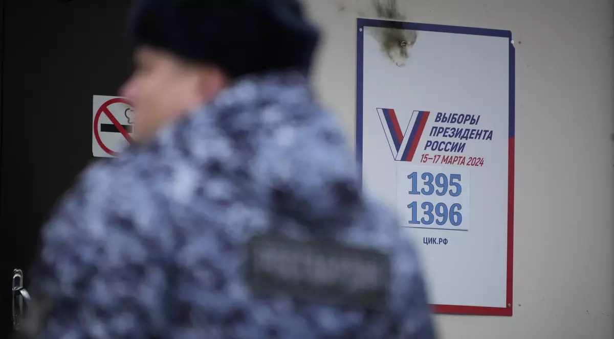 FSB a prins trei tineri care plănuiau să incendieze cu cocktailuri Molotov un sediu de campanie al lui Vladimir Putin, scrie presa rusă independentă