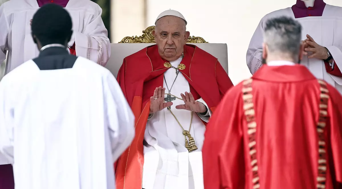 Papa Francisc a prezidat slujba din Vinerea Mare, înaintea procesiunii „Via Crucis” de la Colosseum