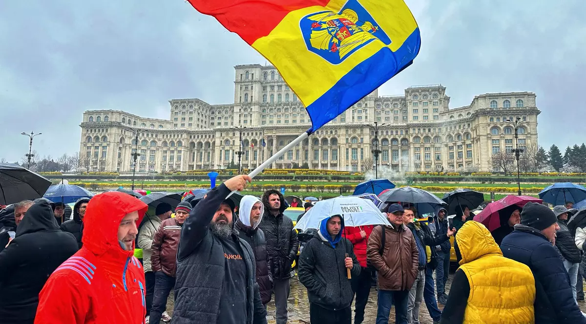 O nouă zi de proteste ale taximetriștilor în Piața Constituției din București, miercuri, 13 martie. Foto: Eli Driu / Libertatea