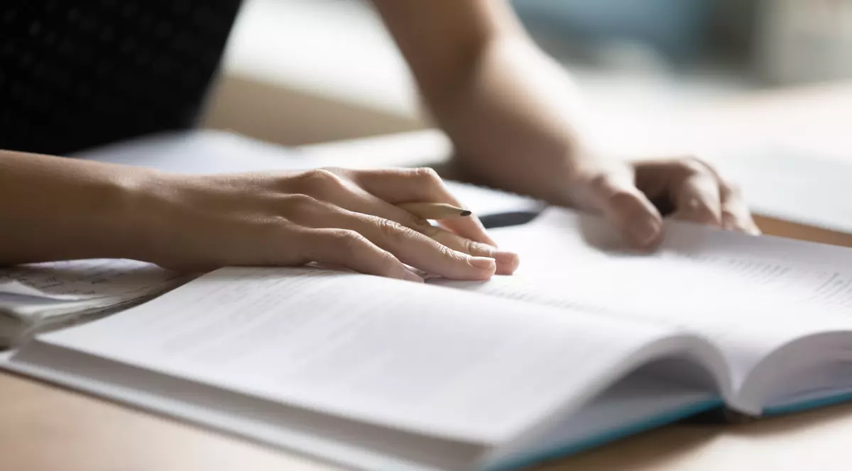 De ce e bine să citești totuși Camil Petrescu pentru Bac? Ca să înțelegi războaiele de lângă tine