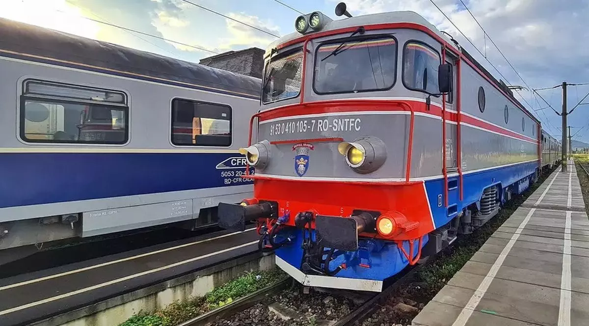 Două persoane au fost lovite de tren, la Azuga. Printre victime, o fetiță de 7 ani