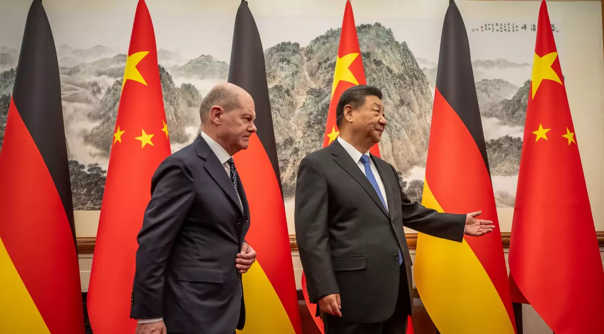 Beijing, 16 aprilie 2024. Olaf Scholz (stânga), primit de către Xi Jinping Foto: Hepta