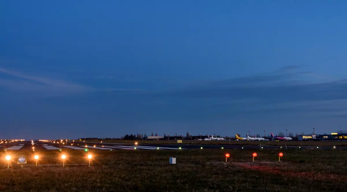 Avion cu 124 de pasageri la bord, aterizare de urgență pe aeroportul din Timișoara, după o amenințare falsă cu bombă