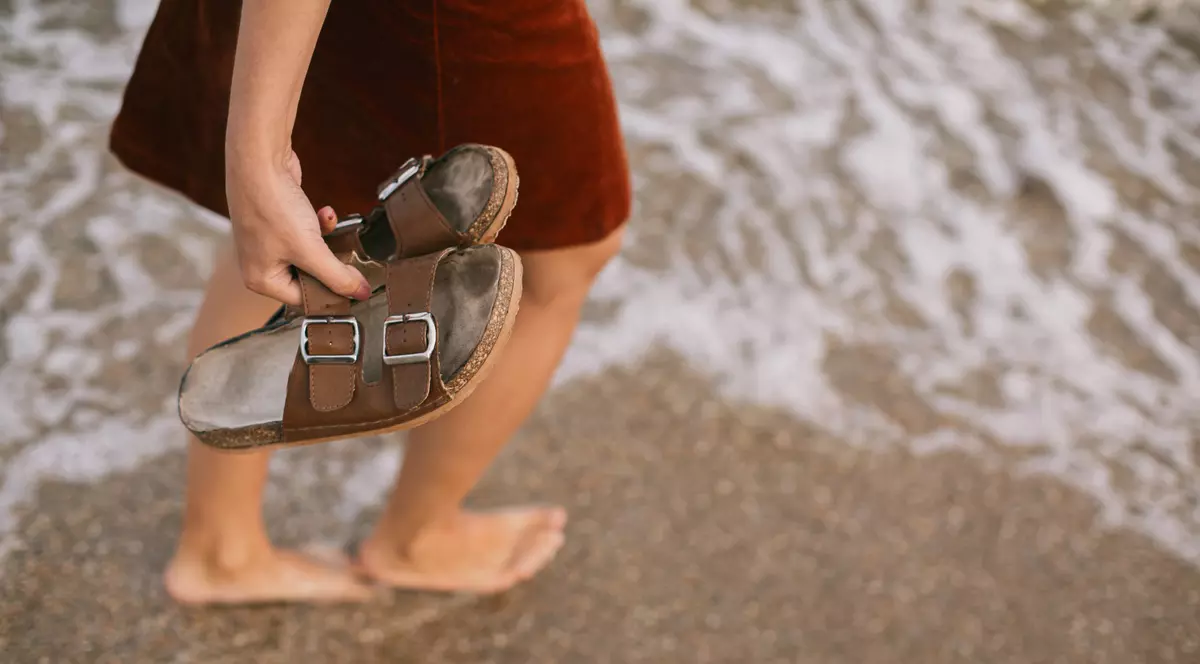 5 Modalități șic de a purta șlapi eleganți