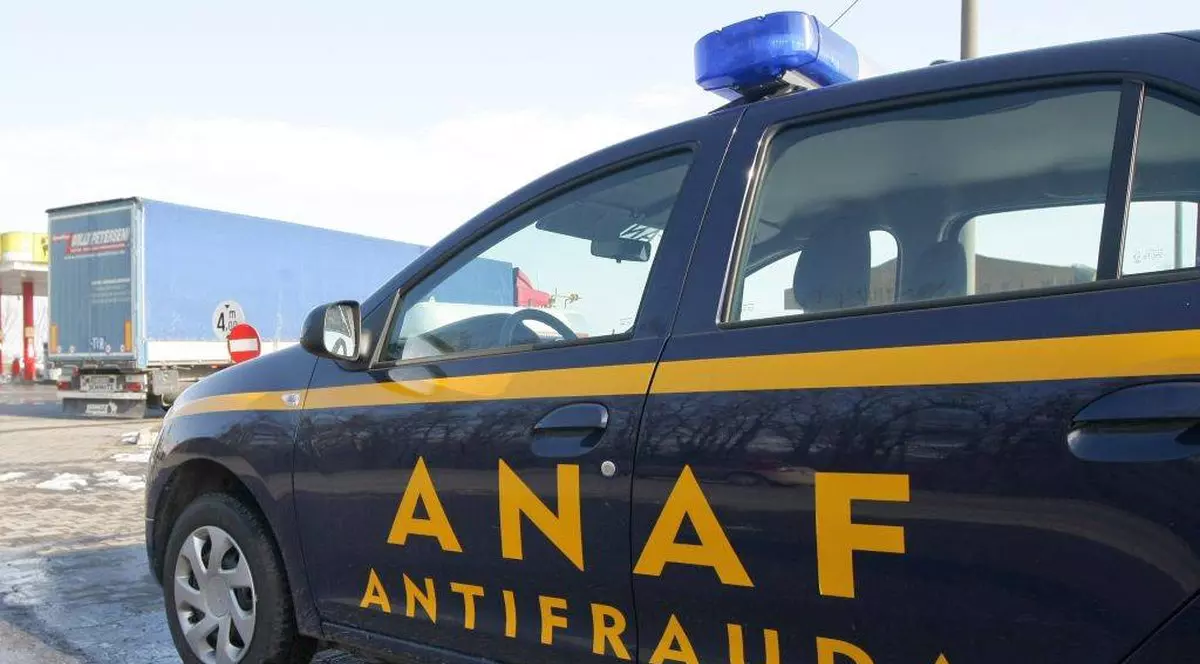 Un ofițer antifraudă din Comarnic, acuzat că a cerut 4.000 de euro să nu închidă un magazin