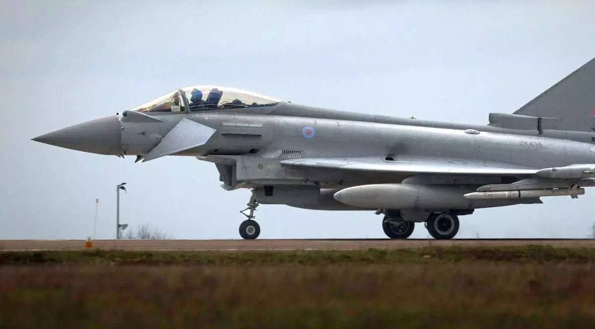 Avion Typhoon stationat la baza Mihail Kogalniceanu. Foto: Facebook MApN