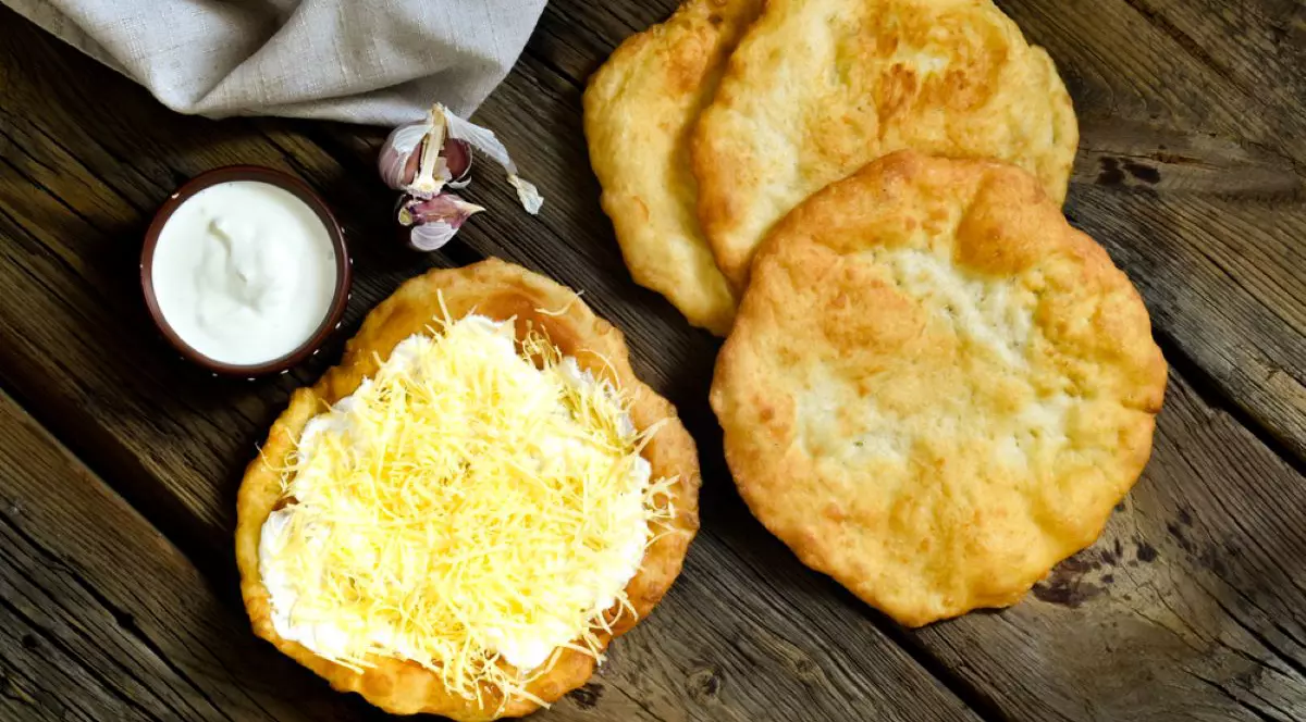 Care este diferența dintre langoș si scovergă?