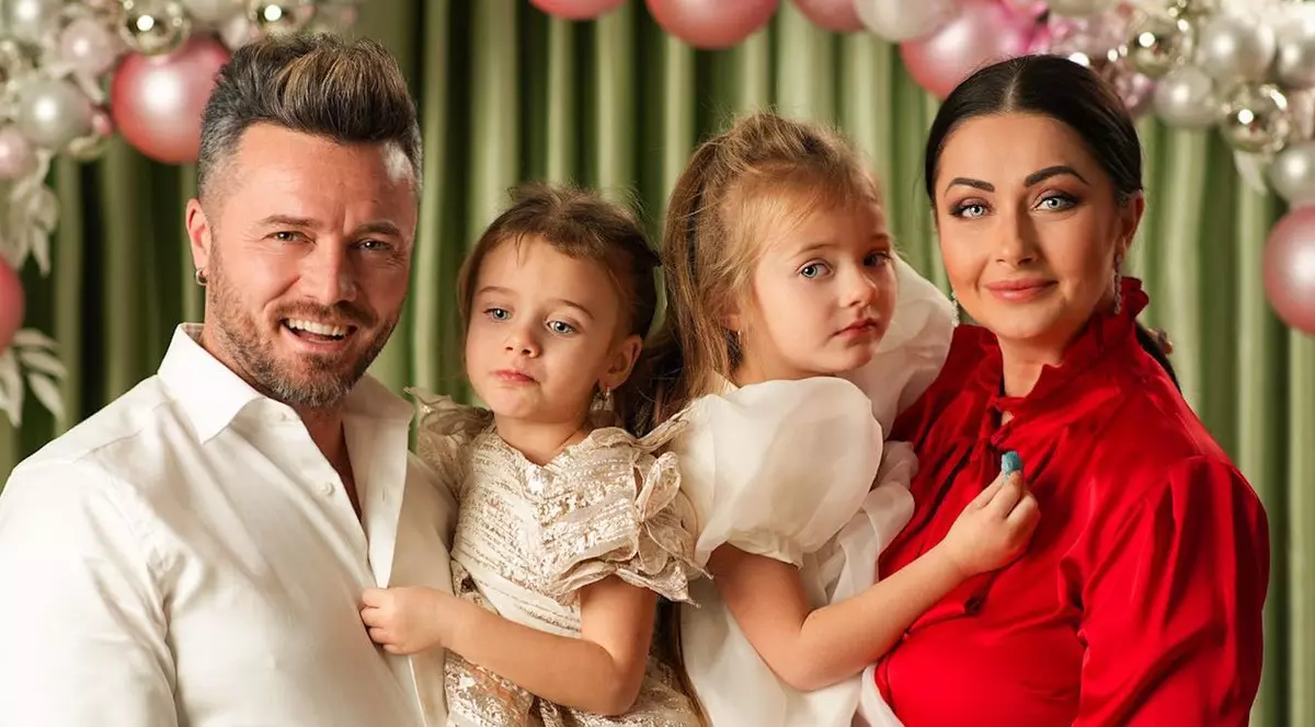 Gabriela Cristea și familia sa