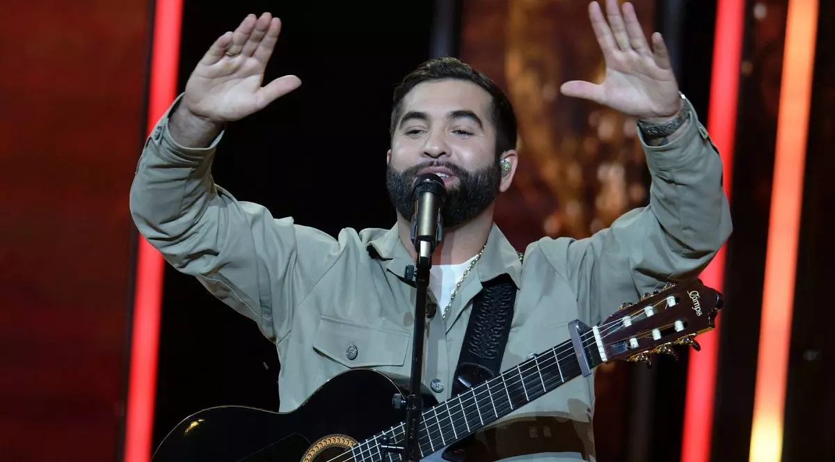 Cântărețul francez Kendji Girac, vedetă a emisiunii The Voice, s-a împușcat în piept, din greșeală, și a fost dus în stare gravă la spital
